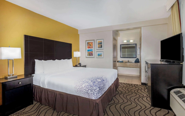 photo 5 of La Quinta Inn & Suites by Wyndham Carlsbad - Legoland Area