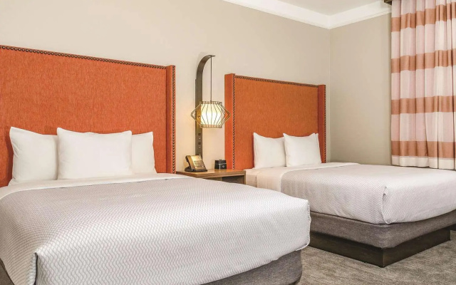 photo 3 of La Quinta Inn & Suites by Wyndham San Francisco Airport N