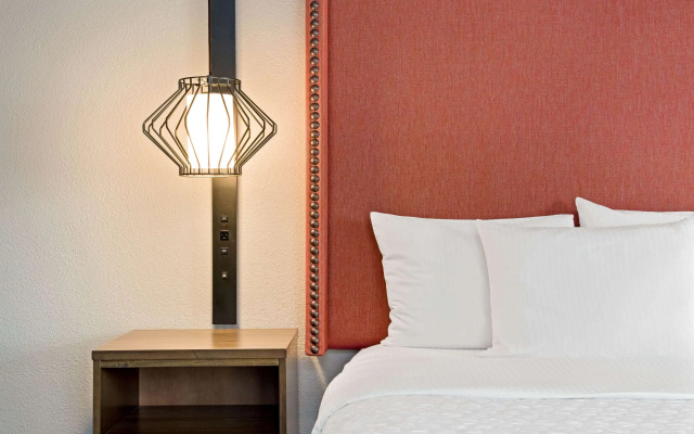 photo 3 of La Quinta Inn & Suites by Wyndham San Francisco Airport N