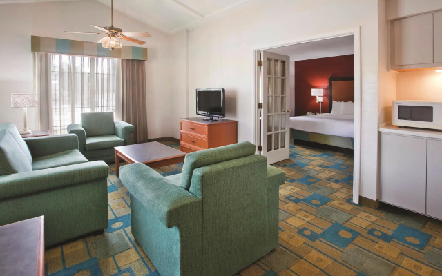 photo 4 of La Quinta Inn by Wyndham Savannah Midtown