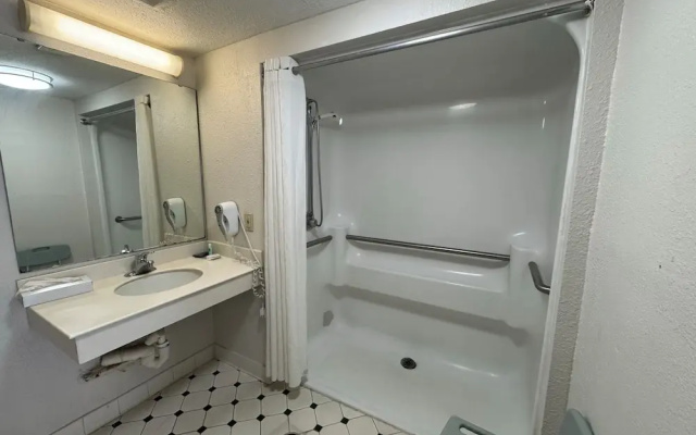 photo 3 of La Quinta Inn Savannah