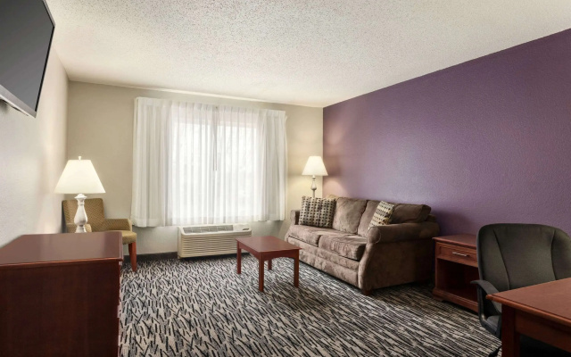 photo 4 of Baymont by Wyndham Springfield I-44