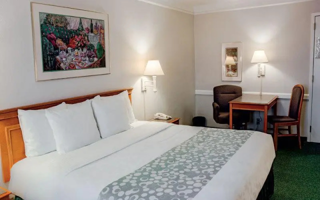 photo 2 of La Quinta Inn St. Louis Airport 714