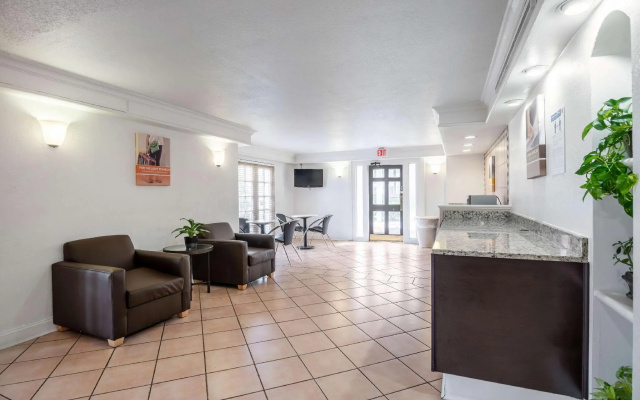 photo 2 of Motel 6 Hazelwood, MO