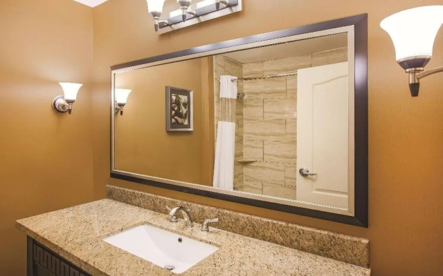 photo 3 of LA QUINTA INN &amp; SUITES ALLEN AT THE VILLAGE
