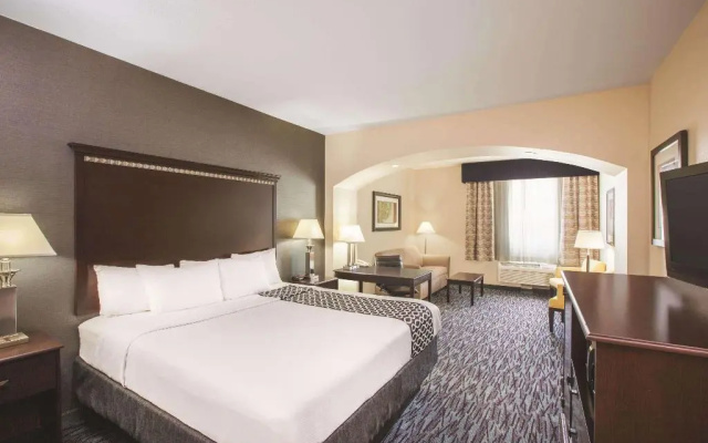 photo 4 of LA QUINTA INN &amp; SUITES ALLEN AT THE VILLAGE