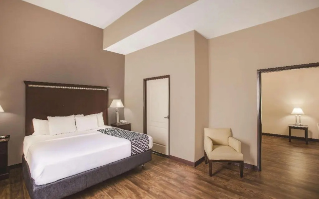 photo 5 of LA QUINTA INN &amp; SUITES ALLEN AT THE VILLAGE