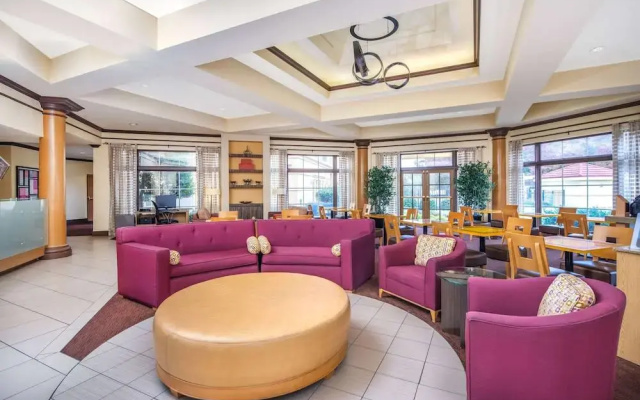 photo 2 of La Quinta Inn & Suites by Wyndham Atlanta Ballpark/Galleria