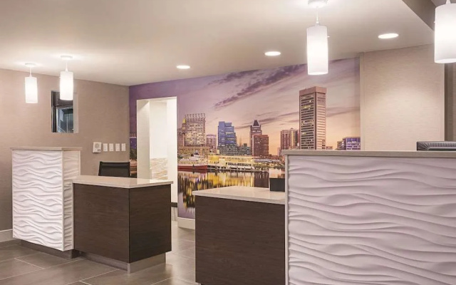 photo 2 of La Quinta Inn & Suites Baltimore BWI Airport