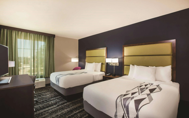 photo 3 of La Quinta Inn & Suites by Wyndham Baton Rouge - Port Allen