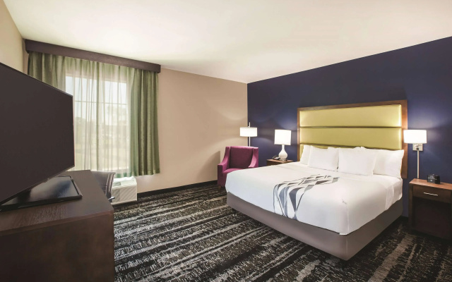 photo 4 of La Quinta Inn & Suites by Wyndham Baton Rouge - Port Allen
