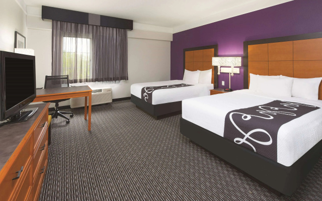 photo 4 of La Quinta Inn & Suites by Wyndham Baton Rouge Siegen Lane