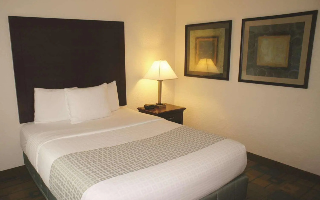 photo 3 of La Quinta Inn And Suites Boston-Somerville