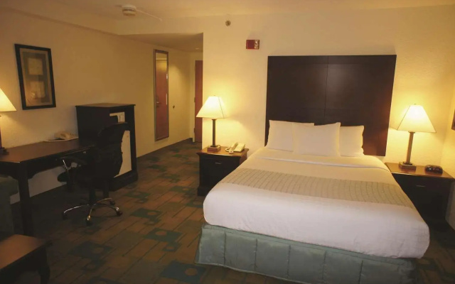 photo 4 of La Quinta Inn And Suites Boston-Somerville