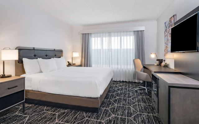photo 4 of La Quinta by Wyndham Chicago O'Hare Airport