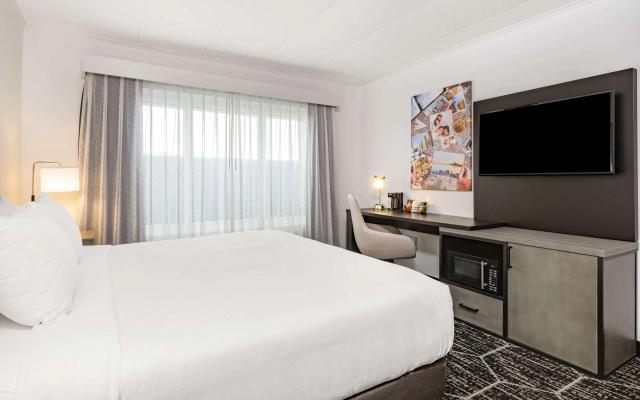 photo 5 of La Quinta by Wyndham Chicago O'Hare Airport