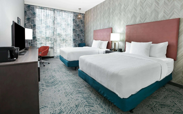 photo 3 of La Quinta Inn & Suites by Wyndham DFW West-Glade Parks