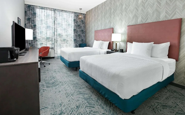 photo 3 of La Quinta Inn & Suites by Wyndham DFW West-Glade-Parks