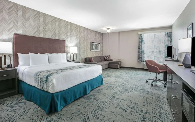 photo 5 of La Quinta Inn & Suites by Wyndham DFW West-Glade-Parks