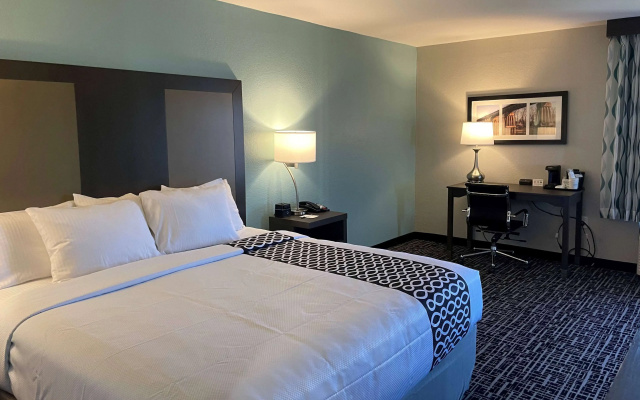 photo 5 of La Quinta Inn & Suites by Wyndham Jonesboro