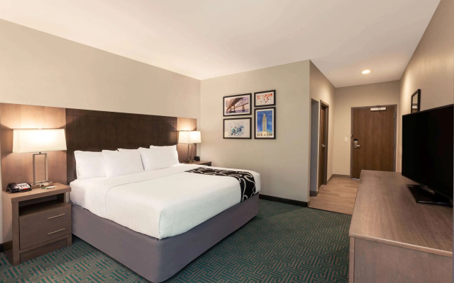 photo 3 of La Quinta Inn & Suites by Wyndham Lafayette Oil Center