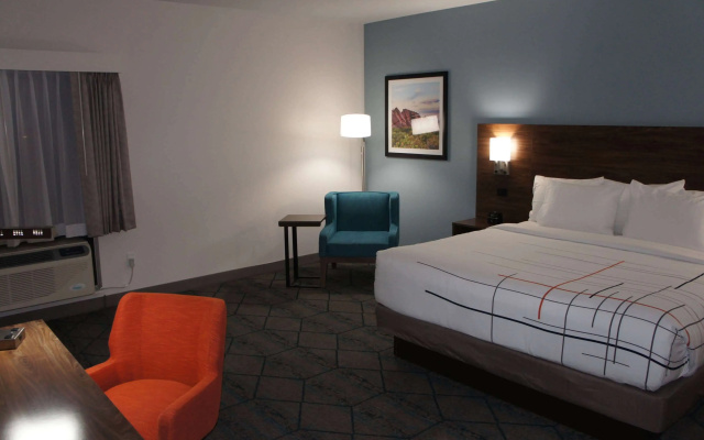 photo 5 of La Quinta Inn & Suites by Wyndham Littleton/Red Rocks
