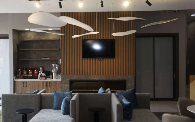 photo 2 of La Quinta Inn & Suites by Wyndham Manchester / Arnold AFB
