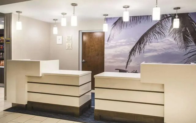 photo 2 of La Quinta Inn & Suites by Wyndham Melbourne - Palm Bay