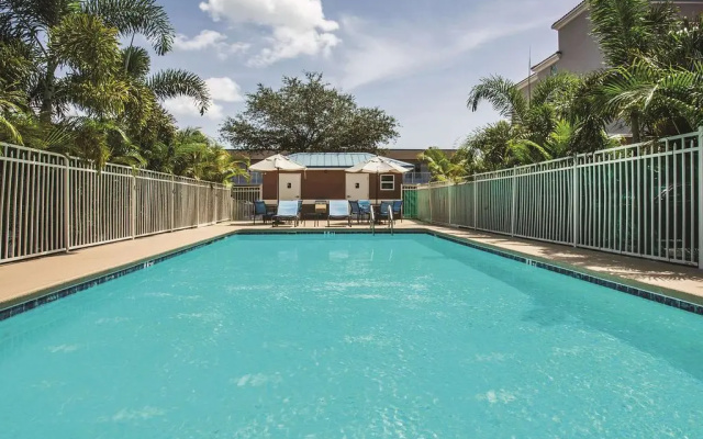 photo 5 of La Quinta Inn & Suites by Wyndham Melbourne - Palm Bay