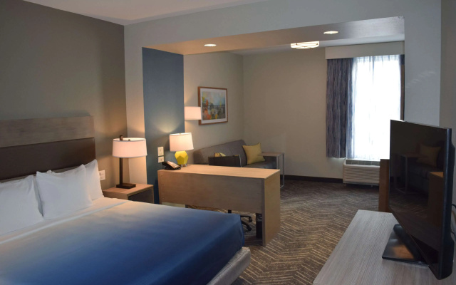 photo 4 of La Quinta Inn & Suites by Wyndham Middletown-Goshen