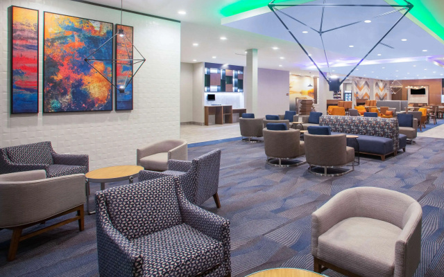 photo 2 of La Quinta Inn & Suites by Wyndham Oxford