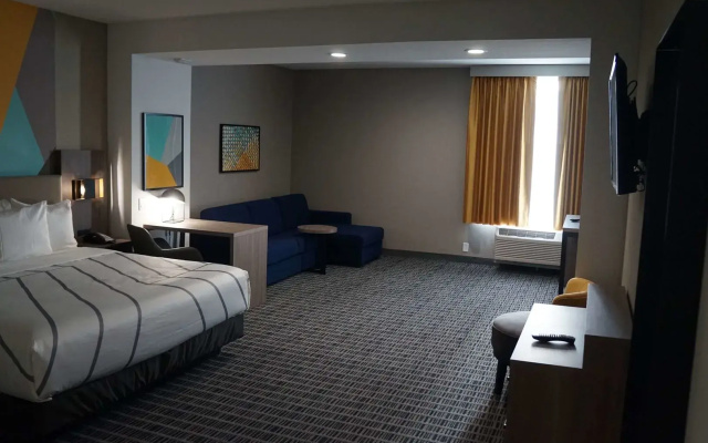 photo 2 of La Quinta Inn & Suites by Wyndham Richmond-Sugarland