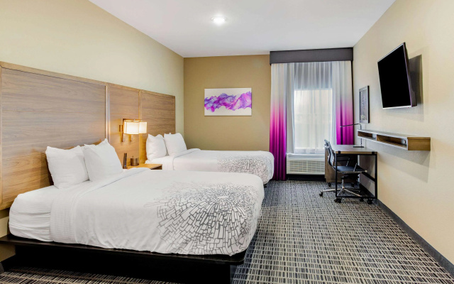 photo 3 of La Quinta Inn & Suites by Wyndham San Antonio Alamo City