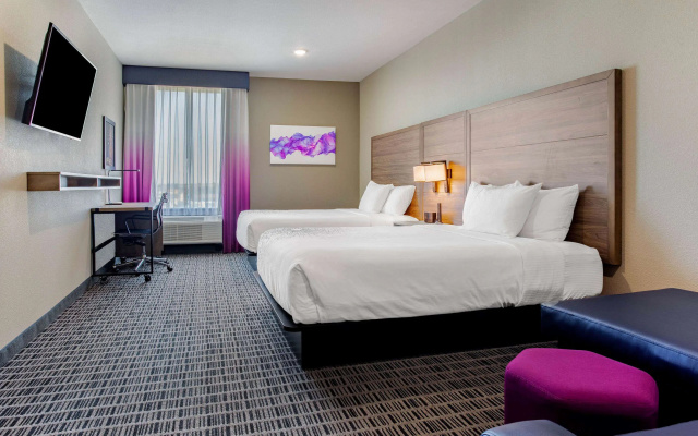 photo 4 of La Quinta Inn & Suites by Wyndham San Antonio Alamo City
