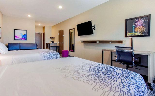 photo 5 of La Quinta Inn & Suites by Wyndham San Antonio Alamo City
