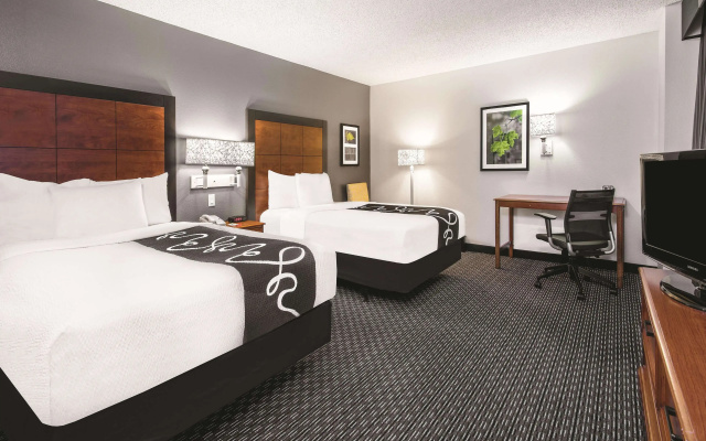 photo 5 of La Quinta Inn & Suites by Wyndham San Antonio Riverwalk