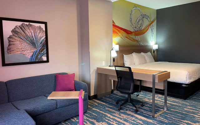 photo 5 of La Quinta Inn & Suites by Wyndham San Antonio Seaworld/LAFB