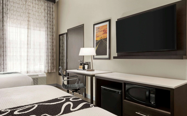 photo 4 of La Quinta Inn & Suites by Wyndham San Bernardino