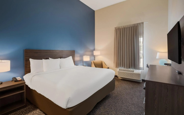 photo 2 of La Quinta Inn & Suites by Wyndham Sulphur (Lake Charles)