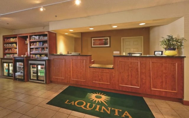 photo 2 of La Quinta Inn & Suites Canton