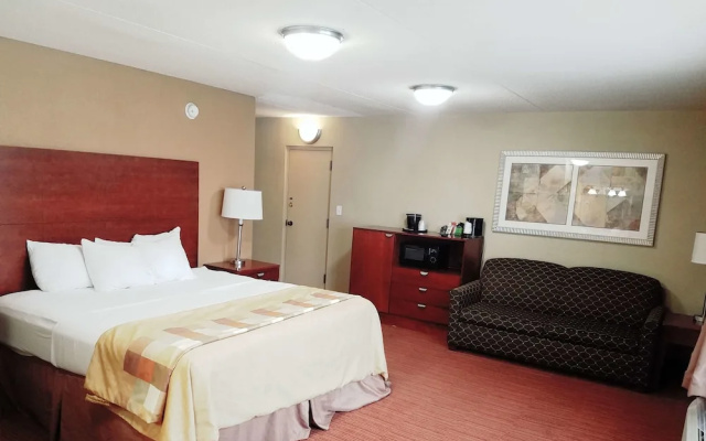 photo 3 of La Quinta Inn & Suites Canton