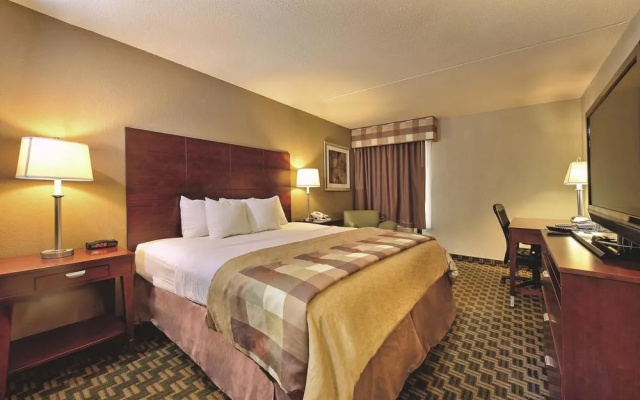 photo 5 of La Quinta Inn & Suites Canton
