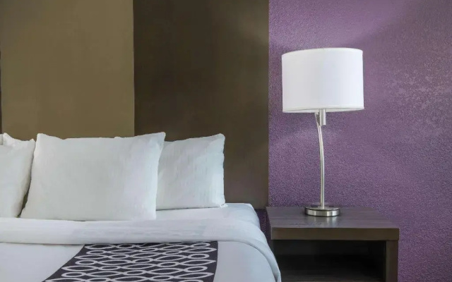 photo 3 of La Quinta Inn Suites Chattanooga East Ridge
