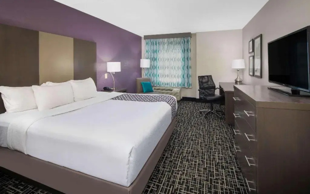 photo 4 of La Quinta Inn Suites Chattanooga East Ridge
