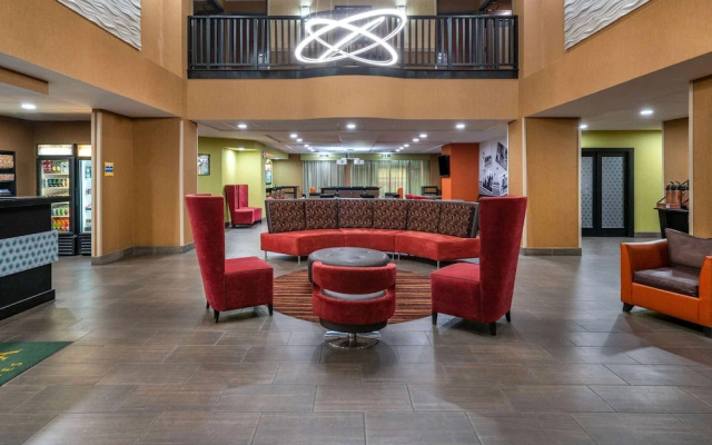 photo 2 of La Quinta Inn & Suites Clarksville