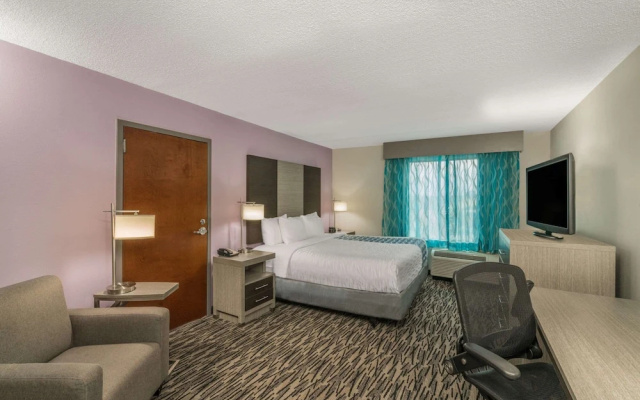 photo 3 of La Quinta Inn & Suites Clarksville