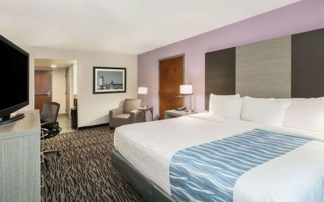 photo 5 of La Quinta Inn & Suites Clarksville