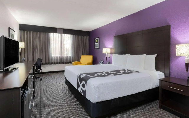 photo 3 of La Quinta Inn Suites Clifton/Rutherford