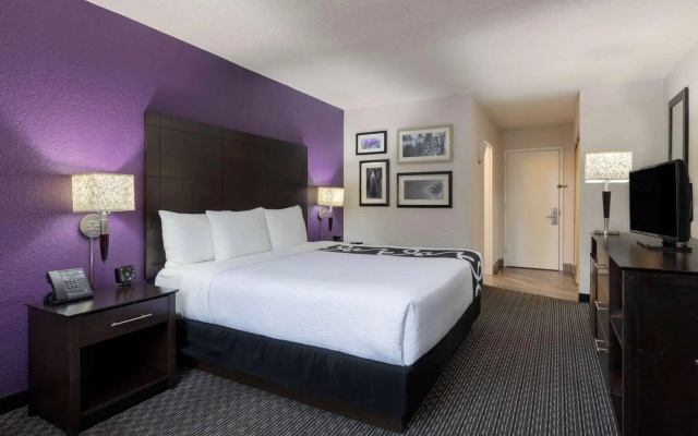 photo 5 of La Quinta Inn Suites Clifton/Rutherford