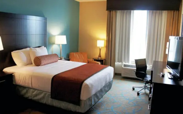photo 3 of La Quinta Inn & Suites Clinton
